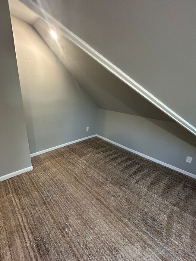 Building Photo - 839 Locust St