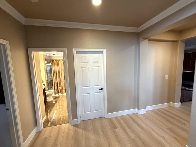 Building Photo - 10 Rhine Cir