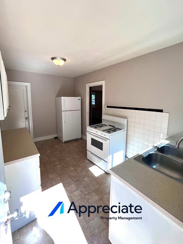 Building Photo - 622 Paris Ct