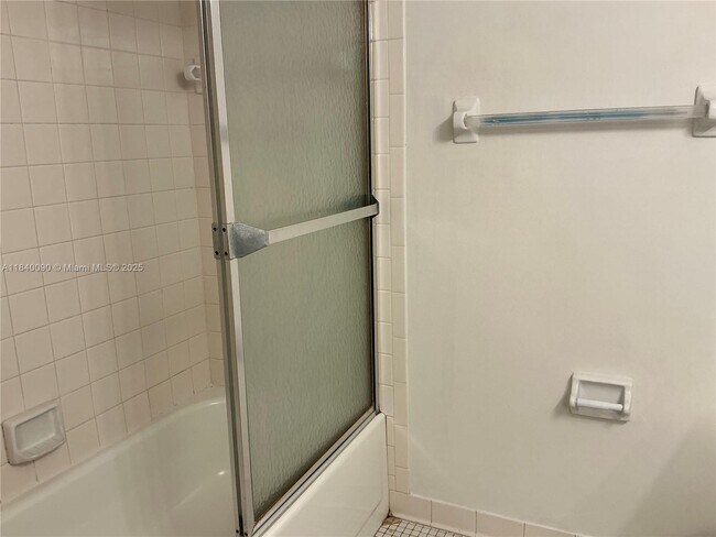 Building Photo - 407 Gardens Dr