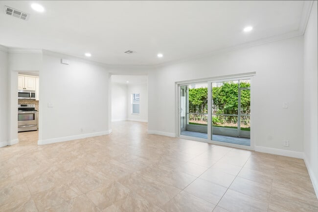 Building Photo - 5611 NW 118th Dr