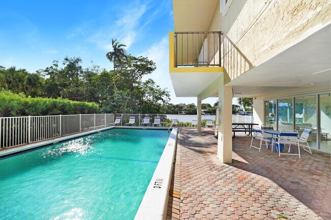 Building Photo - 3581 S Ocean Blvd
