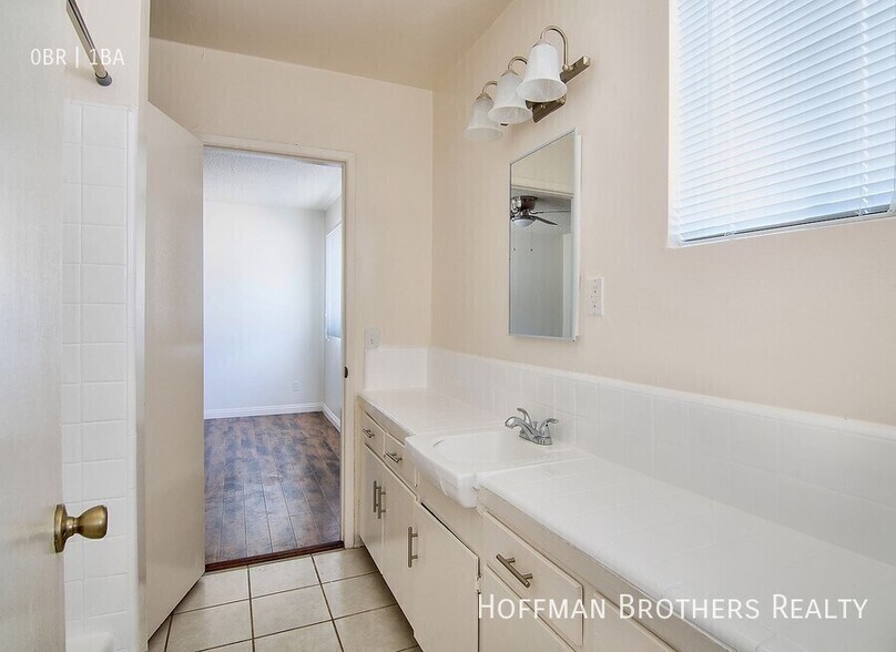 Building Photo - 8330 Willis Ave