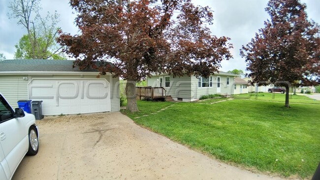 Building Photo - 2082 High Dr SE