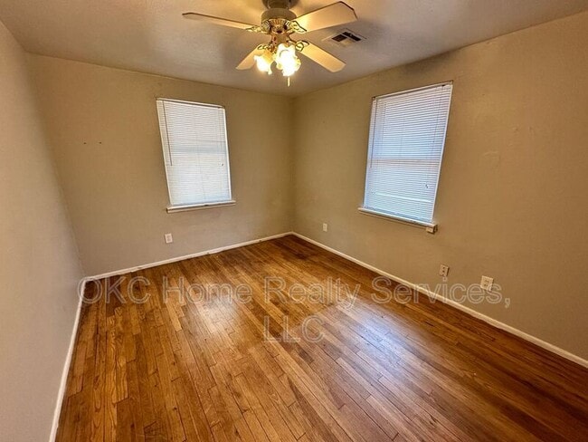 Building Photo - 804 E Steed Dr