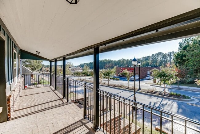 Building Photo - 4615 S Lee St
