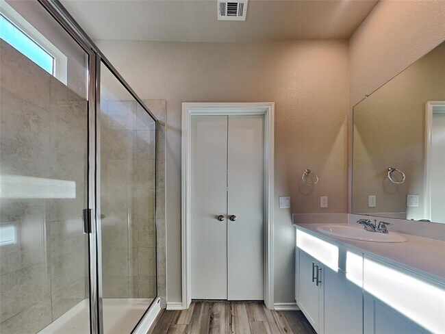 Building Photo - 5124 Saddle Clb Dr