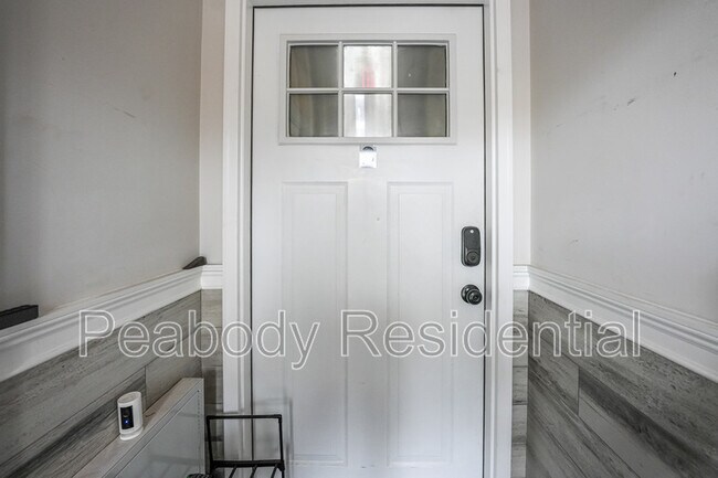 Building Photo - 731 18th St NE