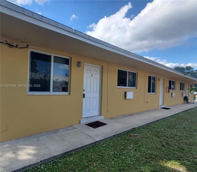 Building Photo - 26 SE 3rd Terrace