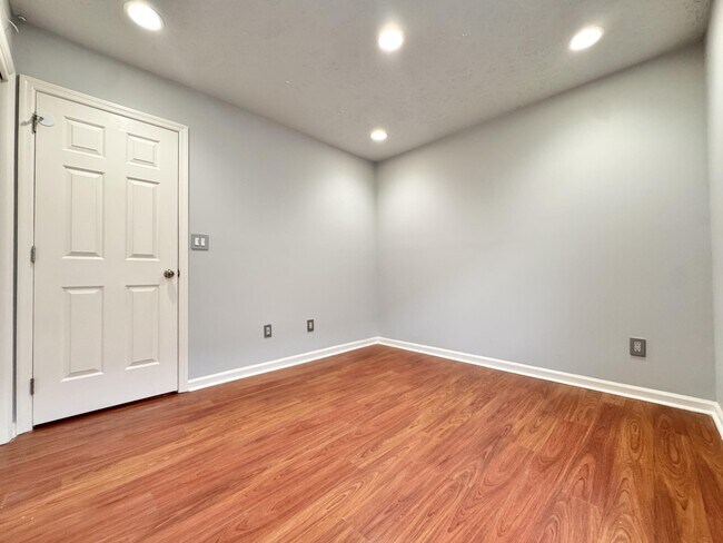 Building Photo - 628 Smugglers Notch Dr