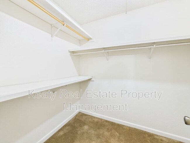 Building Photo - 201-1 Fox Run Avenue