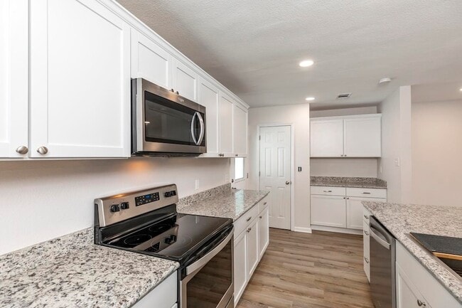 Building Photo - 8930 Manion Dr