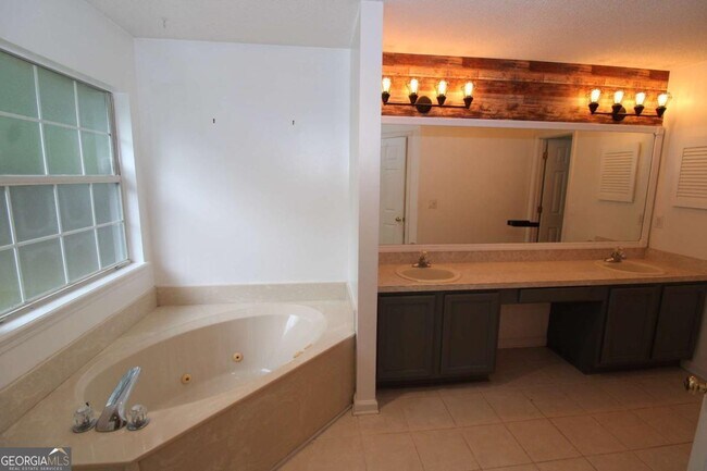 Building Photo - 107 Shearman Way