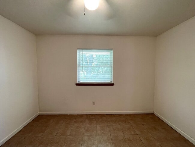 Building Photo - 1817 Hardy Dr