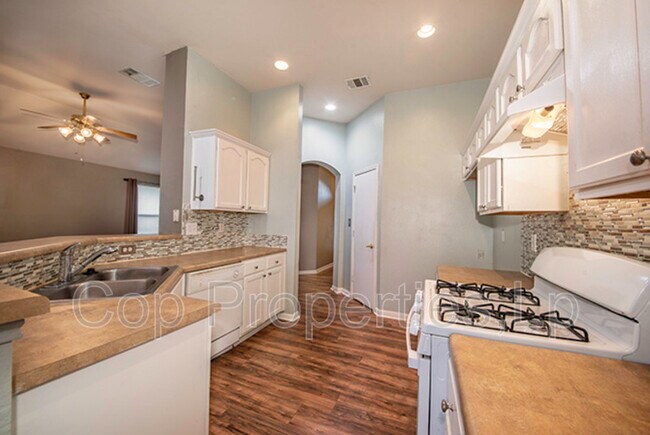 Building Photo - 8510 Trumpet Cir
