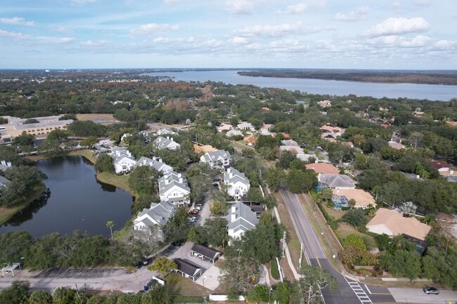 Building Photo - One Bedroom / 1 Bath Condo