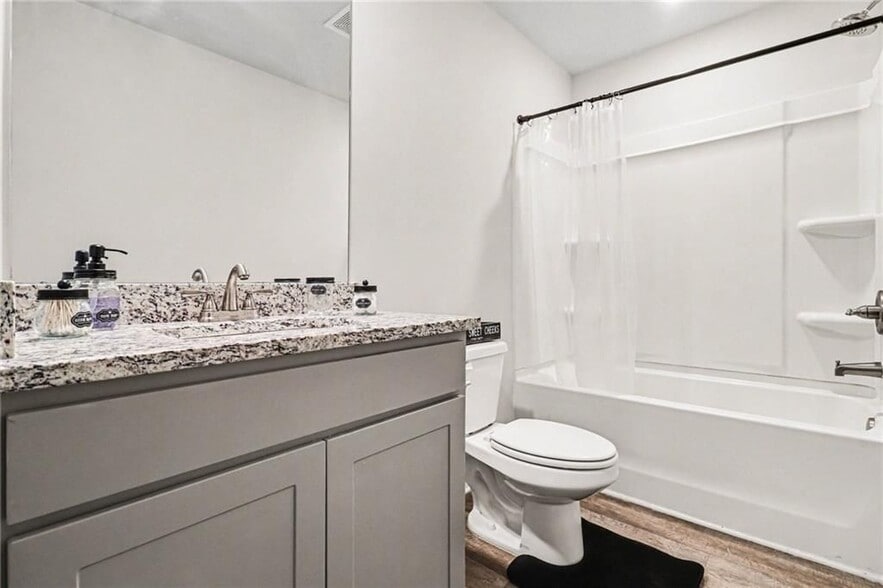 Building Photo - 3528 Station Dr