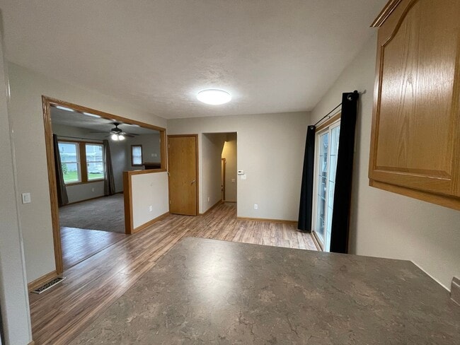 Building Photo - Great 3 Bed, 3 Bath house.