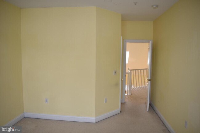 Building Photo - 204 Seneca Way