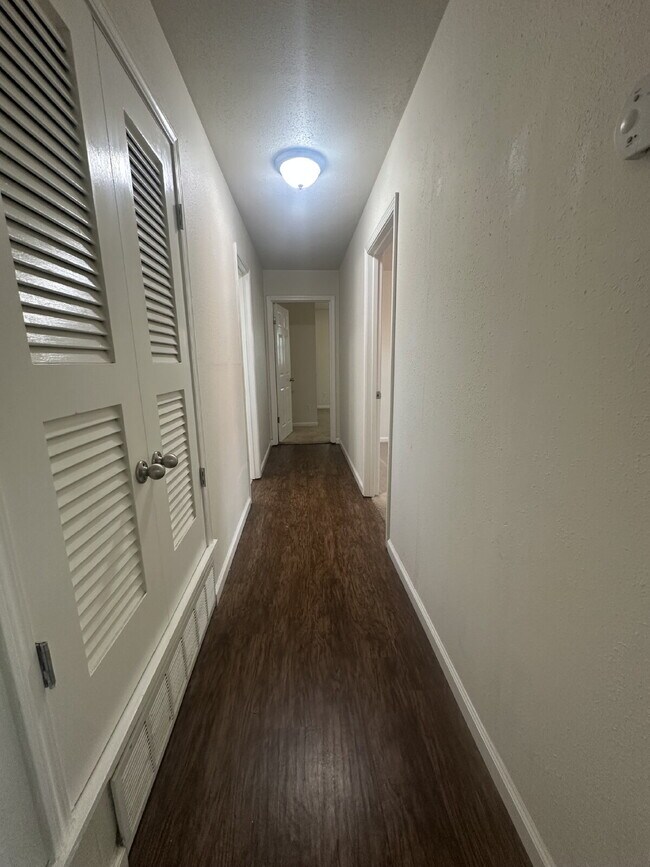 Building Photo - Pre-Leasing for Summer/Fall 2025!