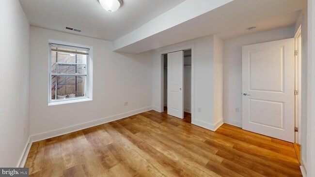 Building Photo - 472 Ridge St NW