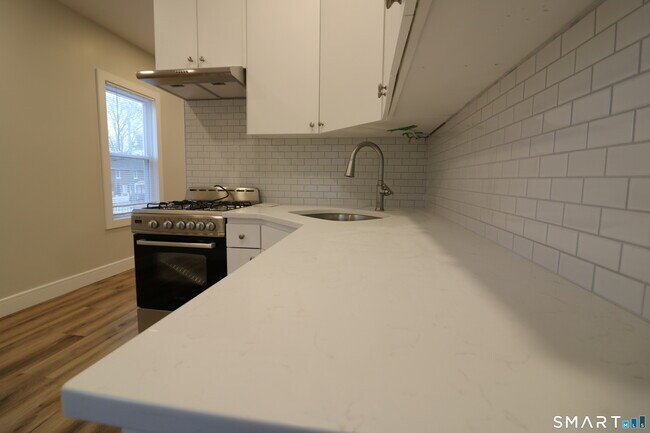 Building Photo - 6 Mary St