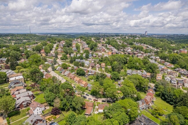 Building Photo - Stunning 2 bedroom home in Dormont availab...