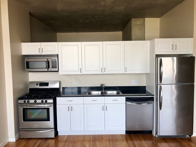 Kitchen - 1720 S Michigan Ave