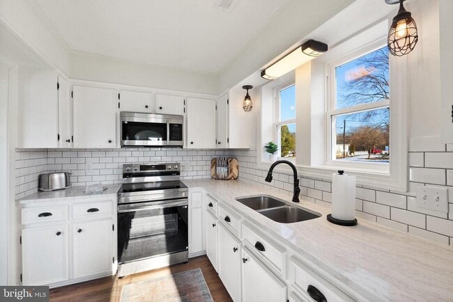 Building Photo - 701 S 2nd St