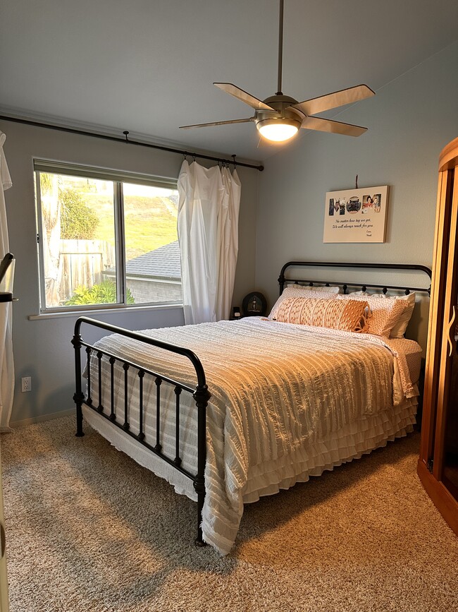 Building Photo - 2560 Juniper Ave