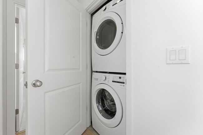 Building Photo - Modern Retreat in Reed’s Crossing