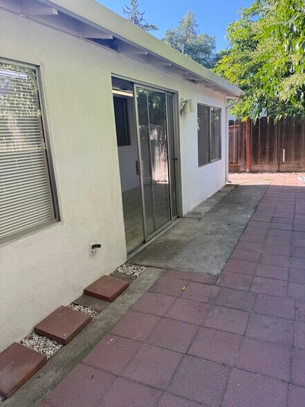 Building Photo - 2210 San Blas Ct