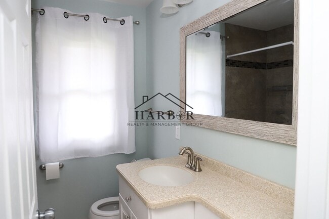 Building Photo - Single Family Home in SE Rochester Availab...