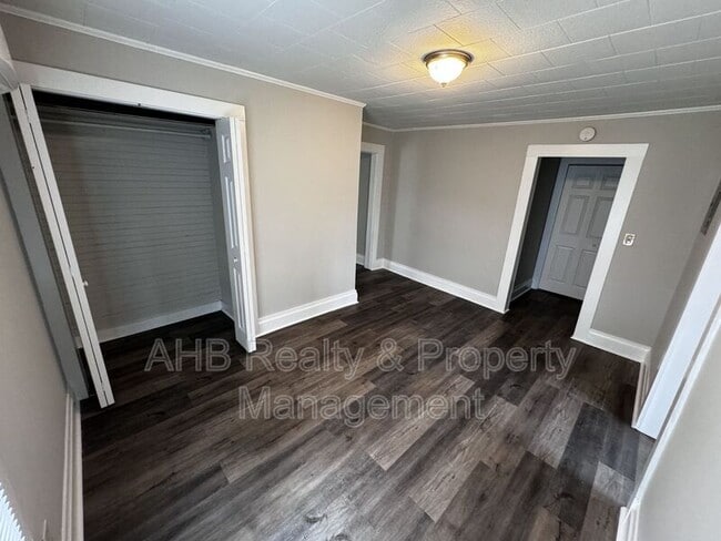 Building Photo - 511 Cummings St