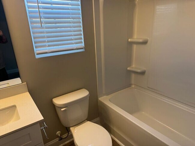 Building Photo - Newer End unit townhouse in Kannapolis, NC!!