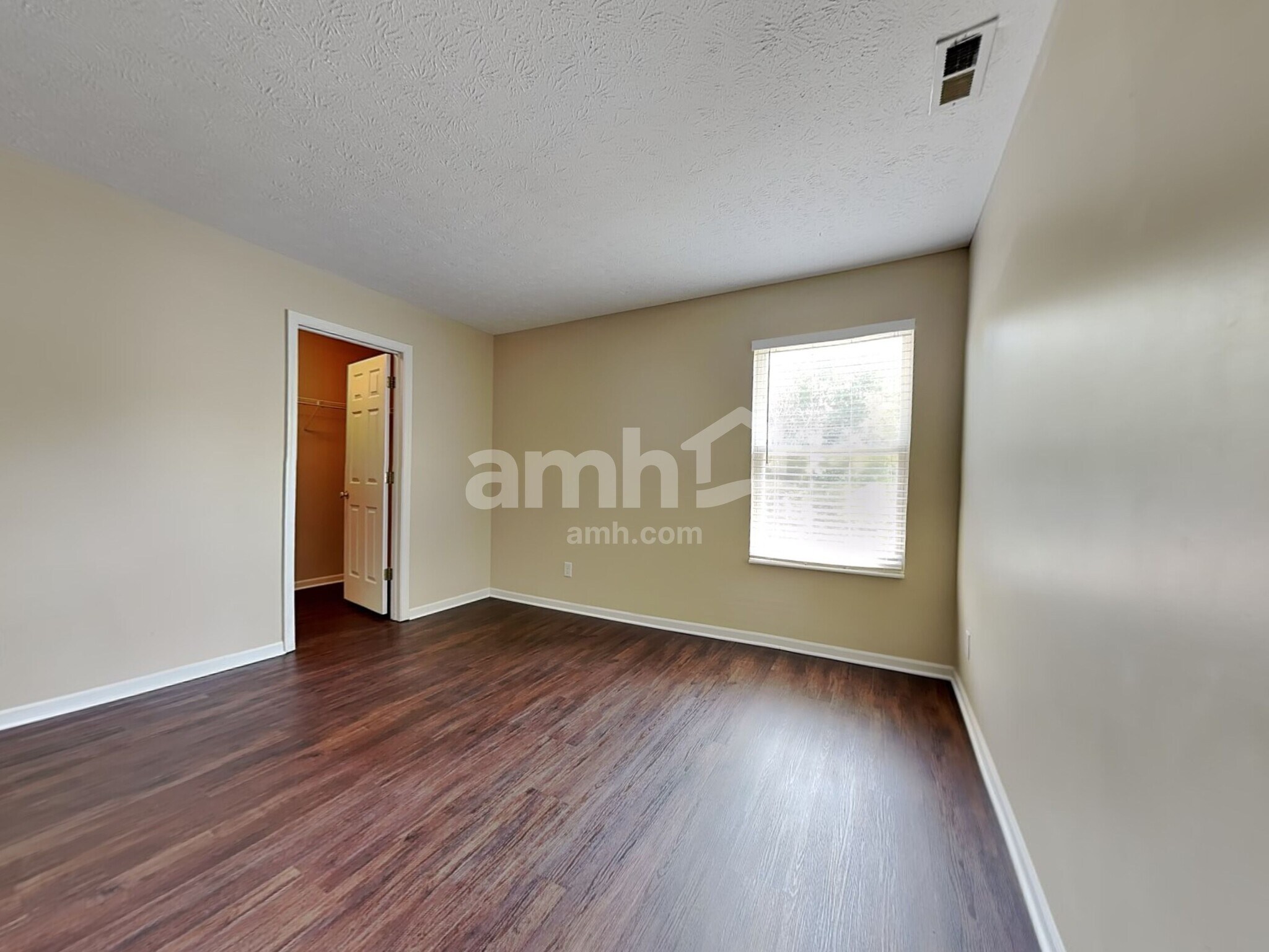 Building Photo - 3455 Lakebrook Ct