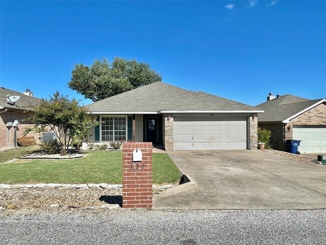 Building Photo - 822 Rambling Ct