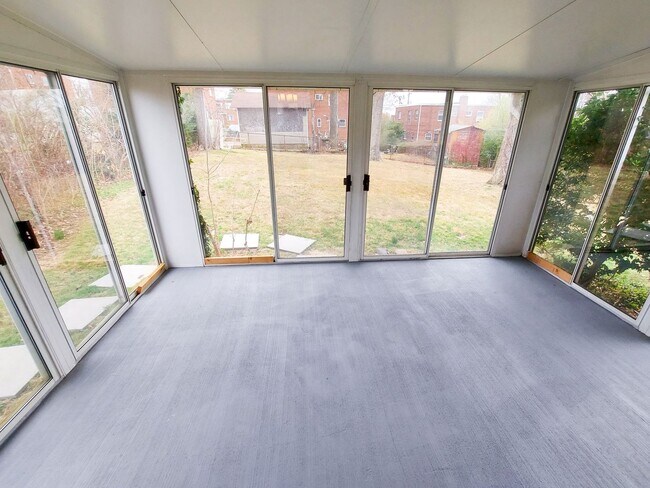 Building Photo - Fully updated 3br/2bth with large yard in ...