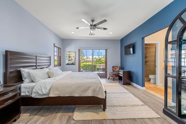 Building Photo - 546 N Indian Canyon Dr