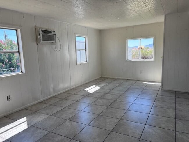 Building Photo - 1288 Pima Way