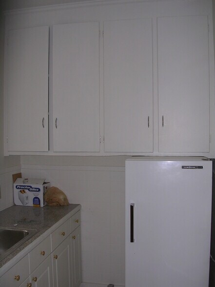 Building Photo - 211 Park Dr