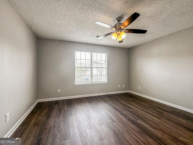 Building Photo - 255 Buffington Dr