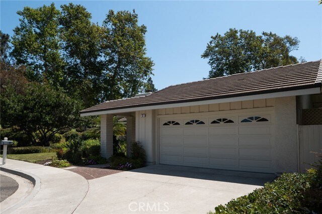 Building Photo - 12 Creekside