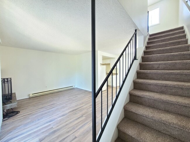 Building Photo - $1,150 - 1 Bed / 1 Bath Bright and Airy Condo on Spokane River