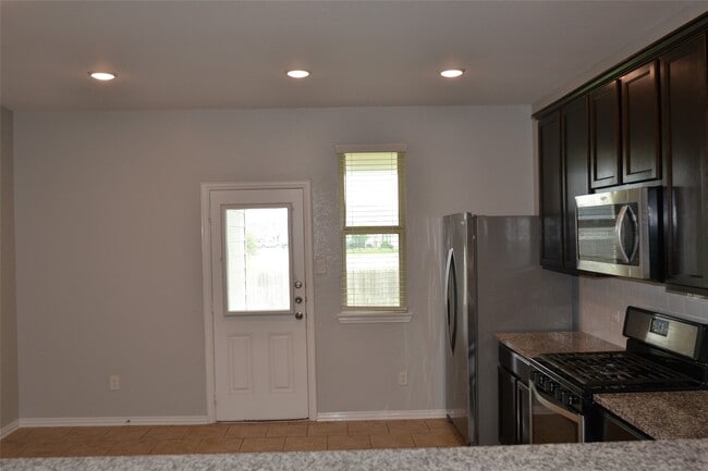 Building Photo - 8435 Chesney Trl