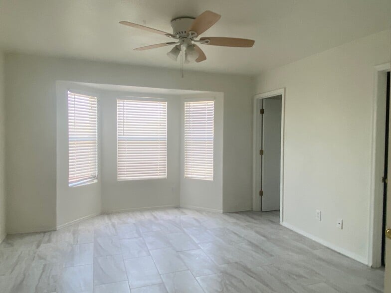 Building Photo - 3254 S Kennedy Park Hills Pl