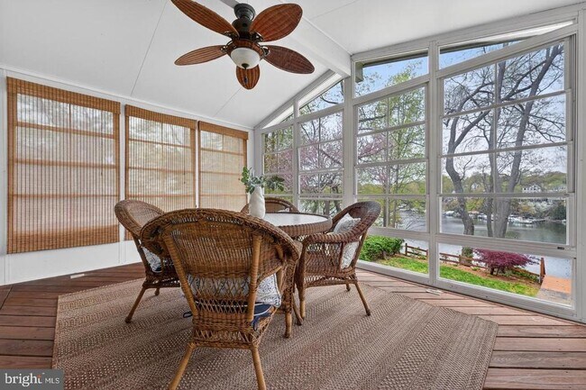 Building Photo - 928 Waterview Dr