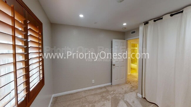 Building Photo - 10360 Londonderry Ave