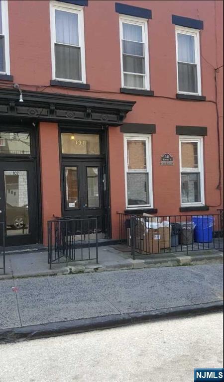 Primary Photo - 107 4th St