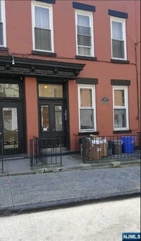 Building Photo - 107 4th St